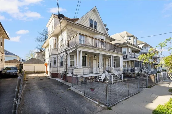 $2,000 | 108 Lenox Avenue, Unit 1, Providence, RI 02907