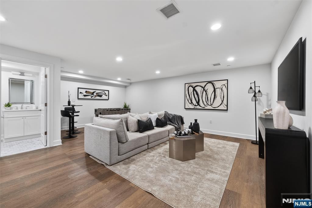 22 Gabriel Court, Unit 22 Paramus, NJ 07652 - Photo 31 of 38