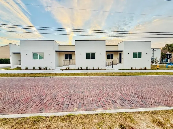 $2,099 | 401 East Boyer Street, Unit 3, Tarpon Springs, FL 34689