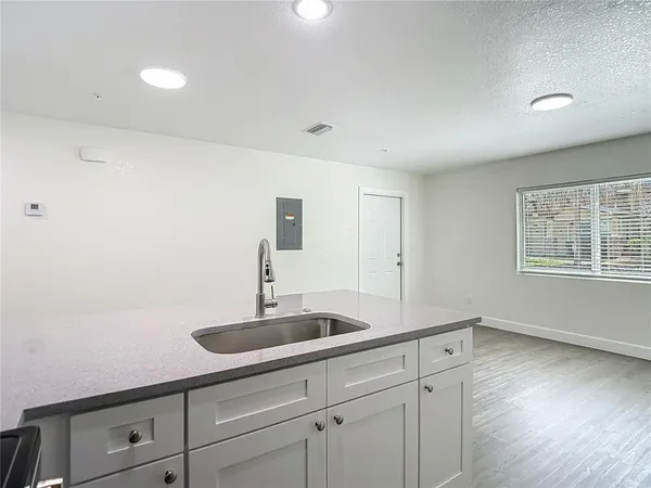 $2,099 | 401 East Boyer Street, Unit 3, Tarpon Springs, FL 34689