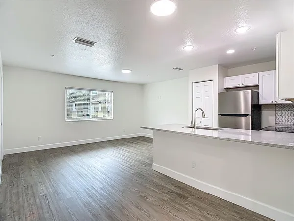 $2,099 | 401 East Boyer Street, Unit 3, Tarpon Springs, FL 34689