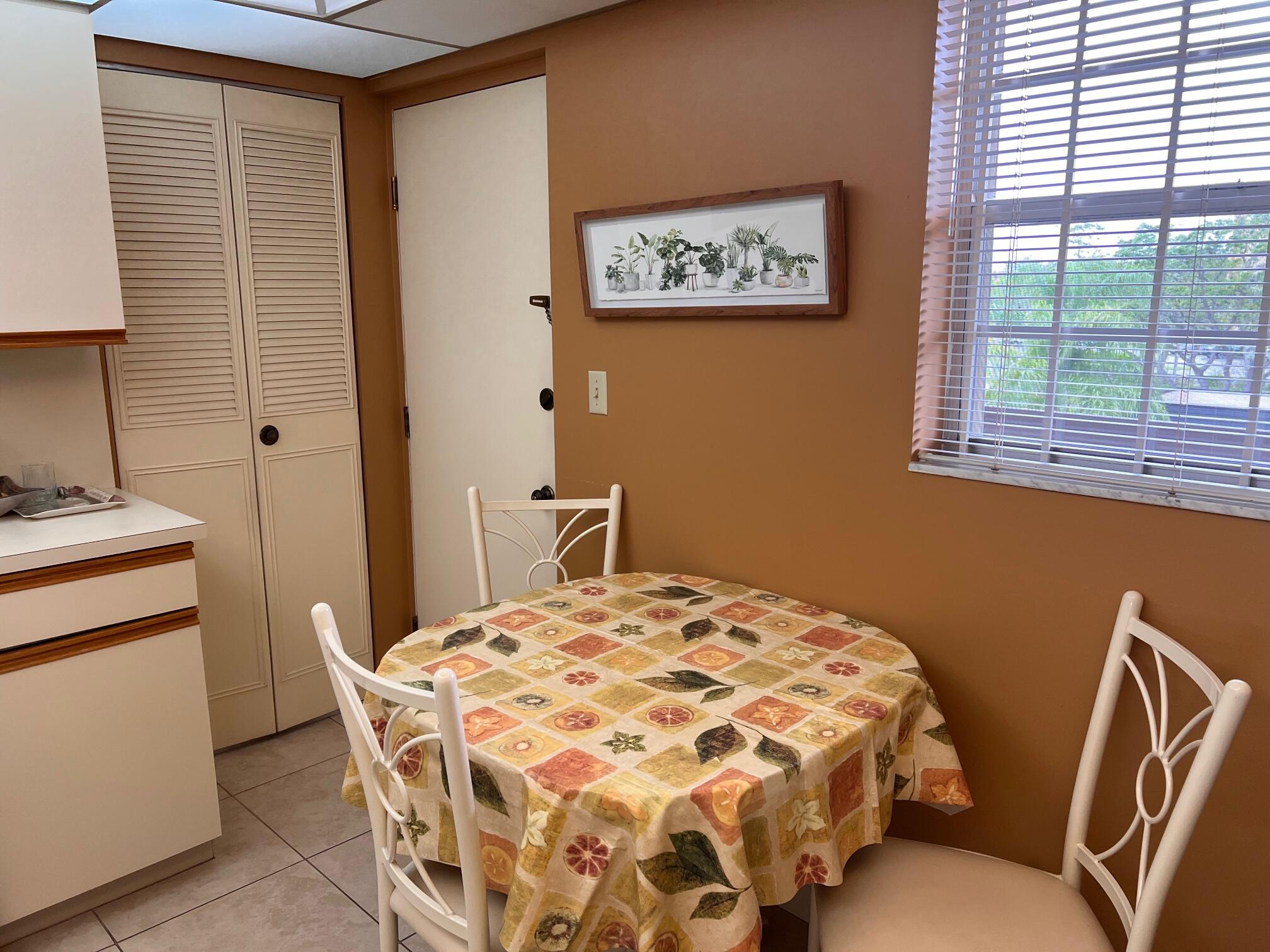 5340 Northwest 2nd Avenue, Unit 3280 Boca Raton, FL 33487 - Photo 11 of 20 Kitchen
