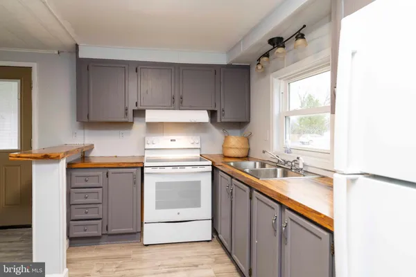 $139,900 | 359 Woodstream Way, North Wales, PA 19454