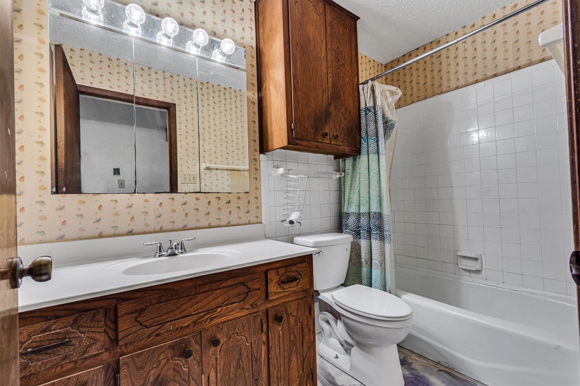 501 County Road 176 Georgetown, TX 78628 - Photo 13 of 33 a bathroom with a sink a toilet and shower