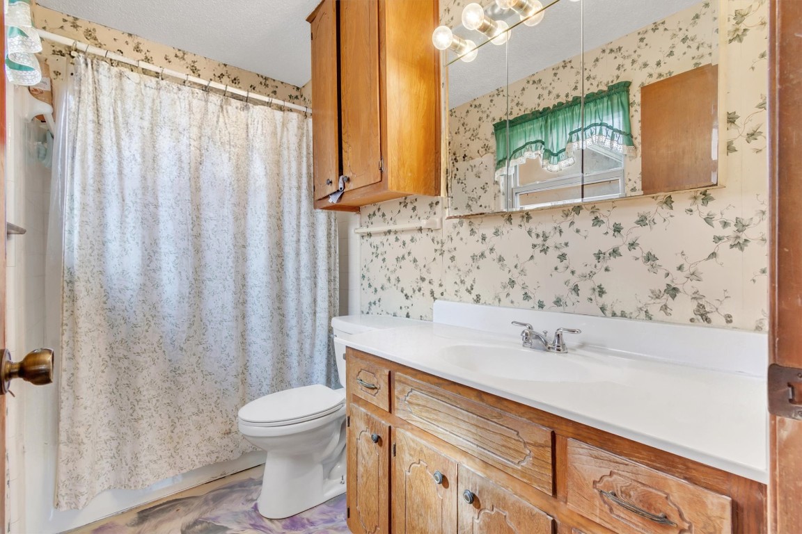 501 County Road 176 Georgetown, TX 78628 - Photo 15 of 33 a bathroom with a sink and a mirror