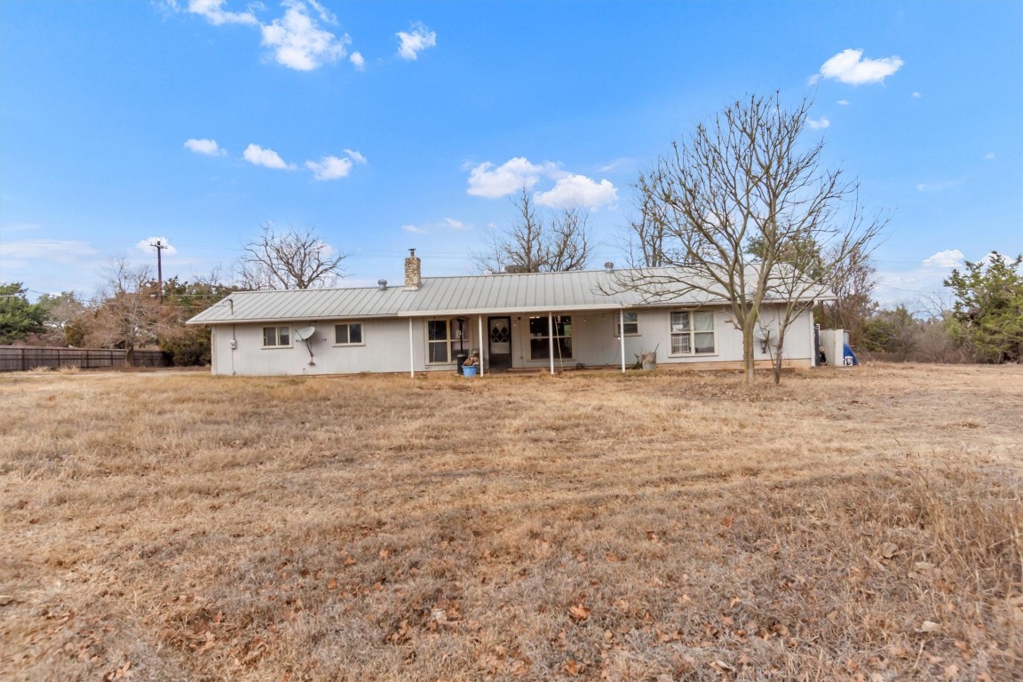 501 County Road 176 Georgetown, TX 78628 - Photo 4 of 33 a front view of a house with a yard