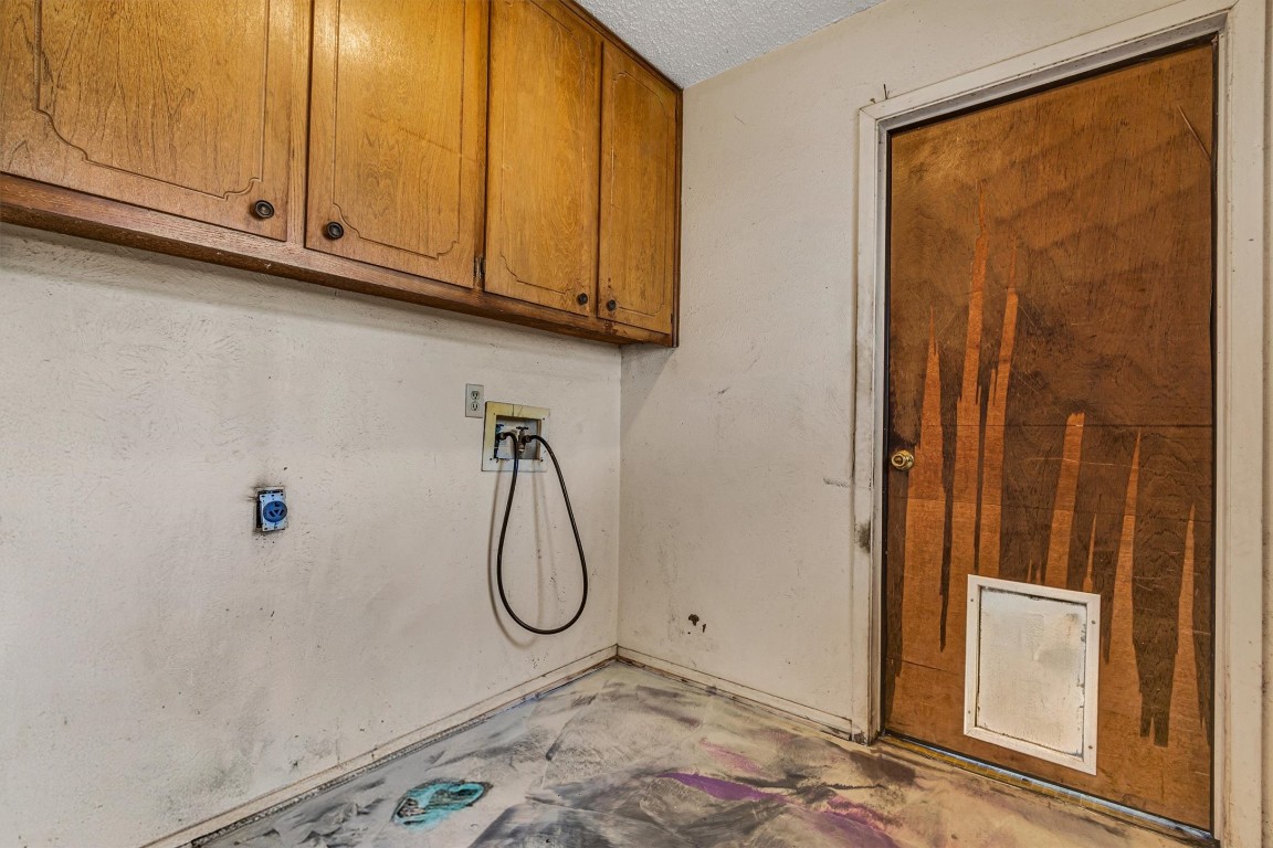 501 County Road 176 Georgetown, TX 78628 - Photo 10 of 33 a bathroom with a granite countertop sink and cabinets