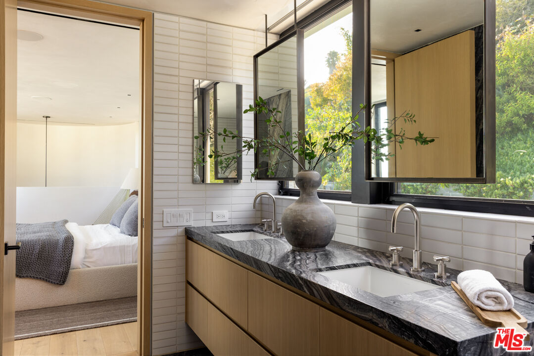 31388 Broad Beach Road Malibu, CA 90265 - Photo 20 of 36