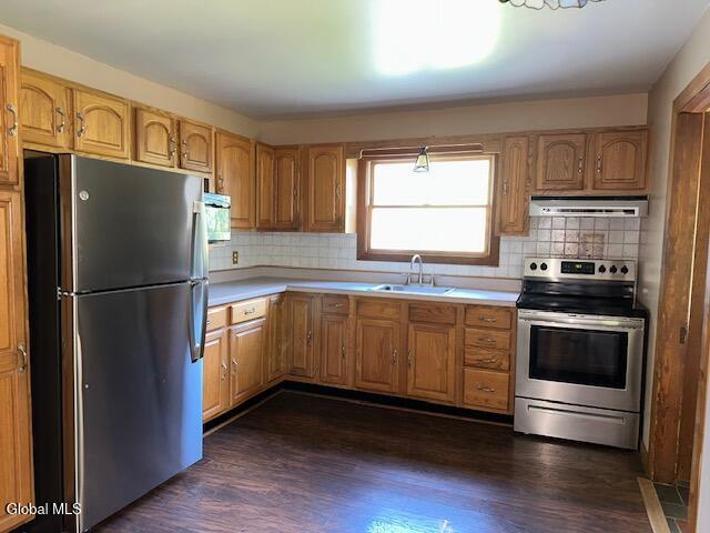 704 Bridge Street Bethlehem, NY 12158 - Photo 2 of 37 IMG_4804