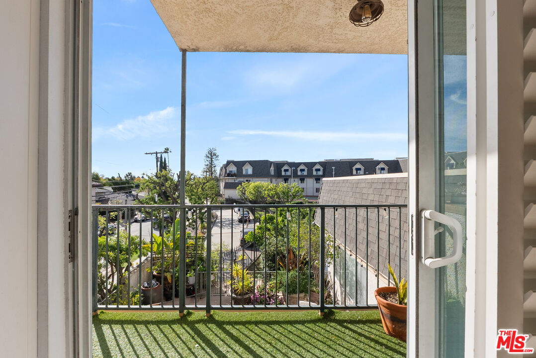 2385 Roscomare Road, Unit E17 Los Angeles, CA 90077 - Photo 17 of 26