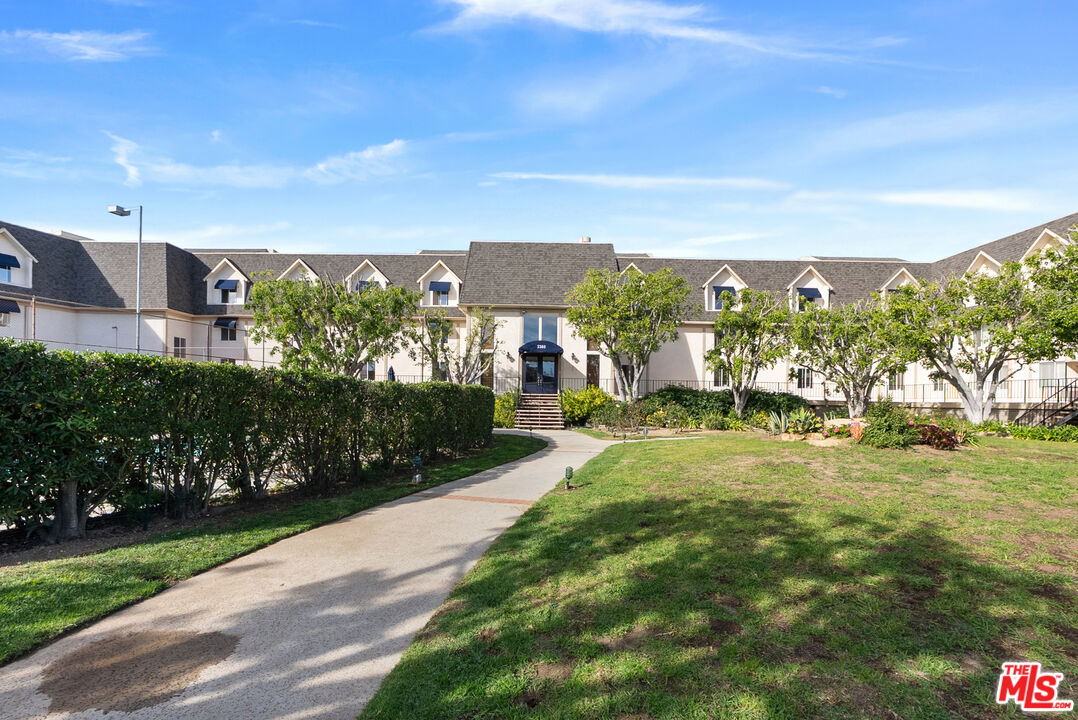 2385 Roscomare Road, Unit E17 Los Angeles, CA 90077 - Photo 26 of 26