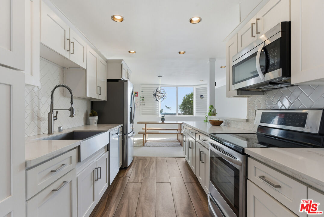 2385 Roscomare Road, Unit E17 Los Angeles, CA 90077 - Photo 10 of 26