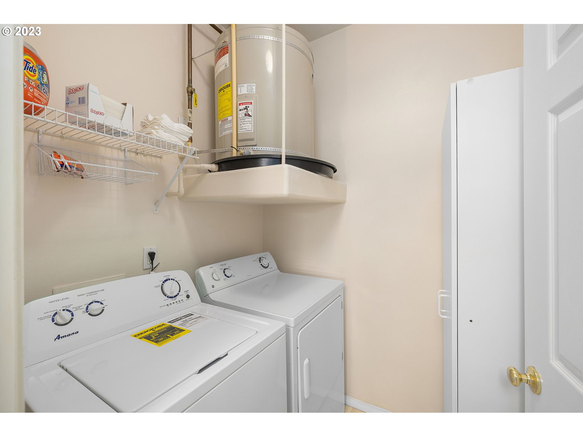 1110 Northeast 63rd Way, Unit 2009 Hillsboro, OR 97124 - Photo 20 of 31 a utility room with dryer and washer