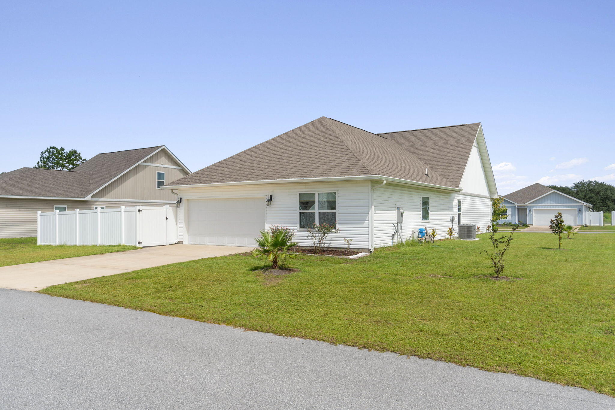38 Silverthorn Street Freeport, FL 32439 - Photo 32 of 42 a front view of a house with a garden and yard