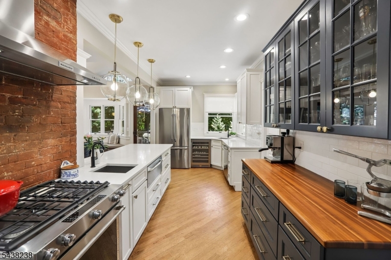 22 Oak Ridge Avenue Summit, NJ 07901 - Photo 10 of 38