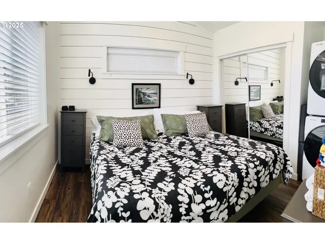 $525,000 | 4570 Heceta Street, Florence, OR 97439