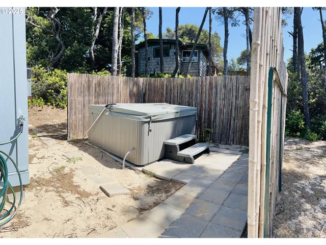 $525,000 | 4570 Heceta Street, Florence, OR 97439