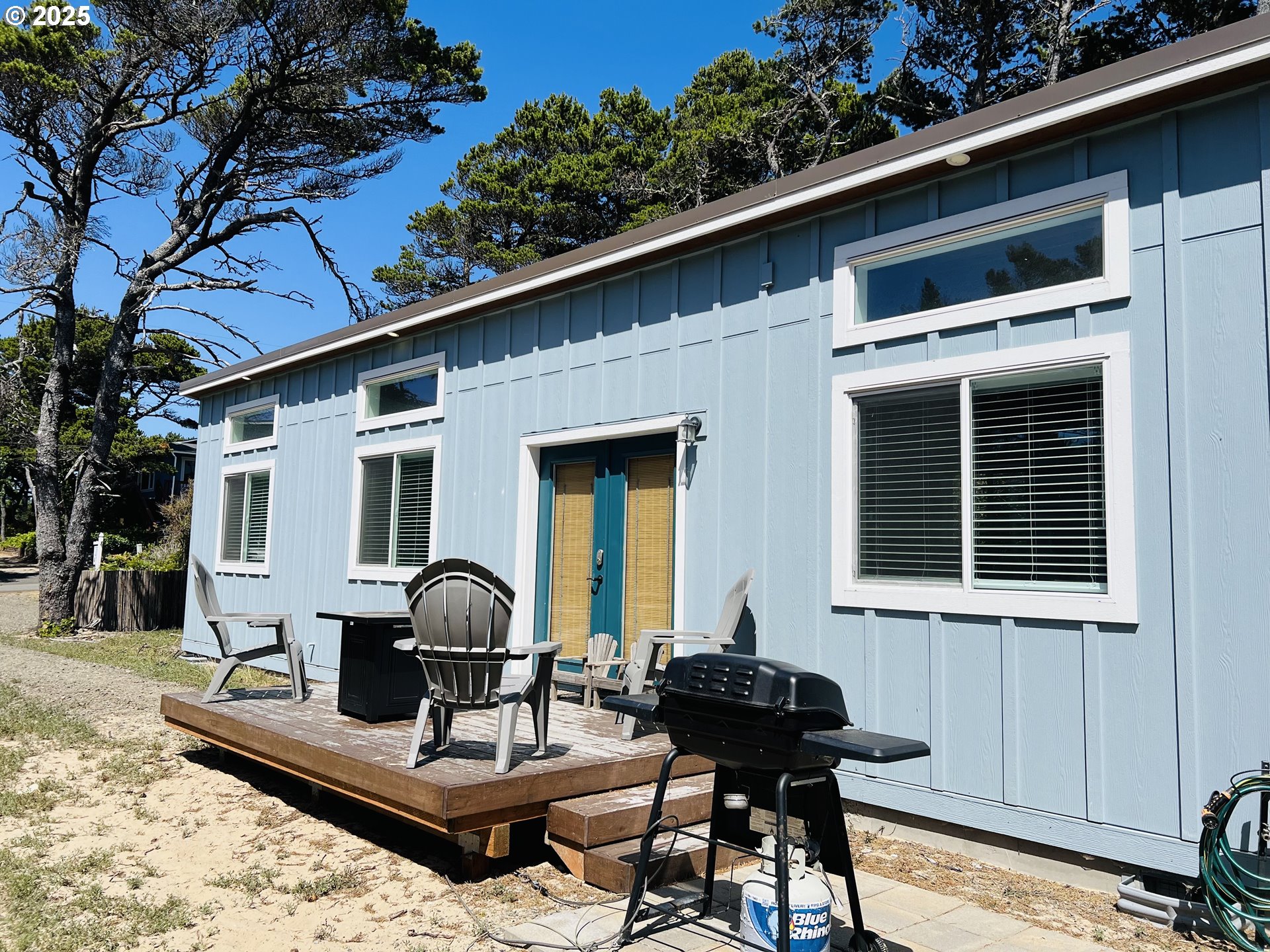 4570 Heceta Street Florence, OR 97439 - Photo 3 of 36