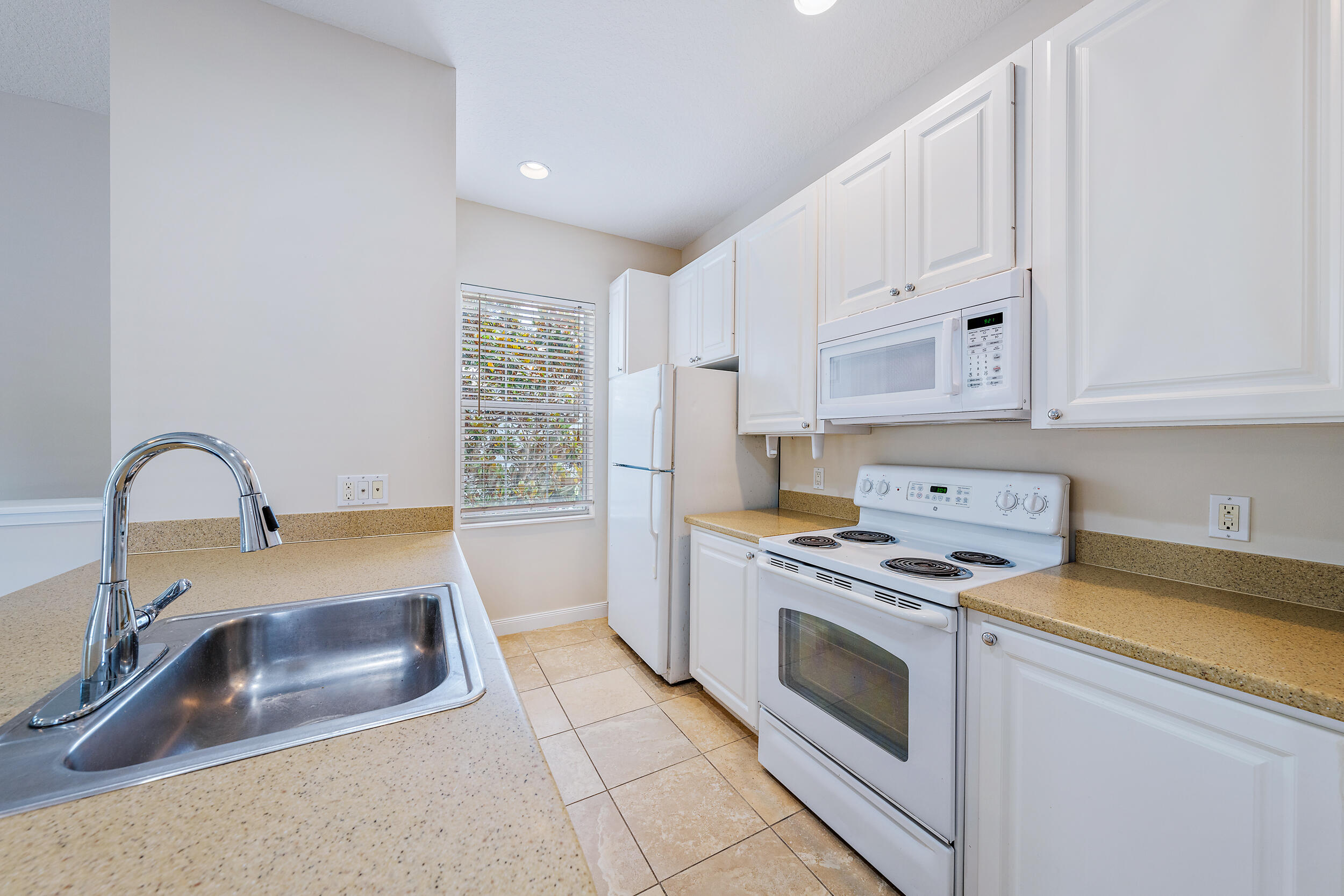 1809 Dakota Drive Jupiter, FL 33458 - Photo 20 of 25 INLAW SUITE KITCHEN