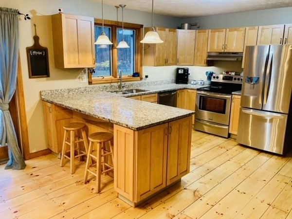 68 Rondeau Street Palmer, MA 01069 - Photo 4 of 26 Gallery Image 4