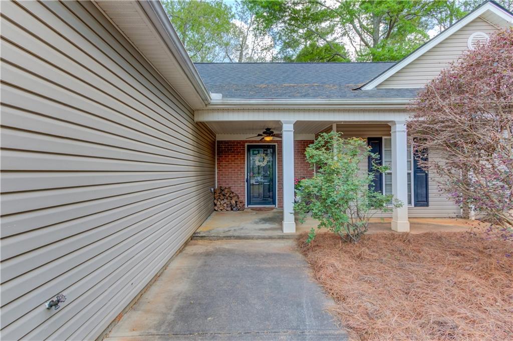 925 Nature Trail Bethlehem, GA 30620 - Photo 4 of 41 a view of a pathway with a house