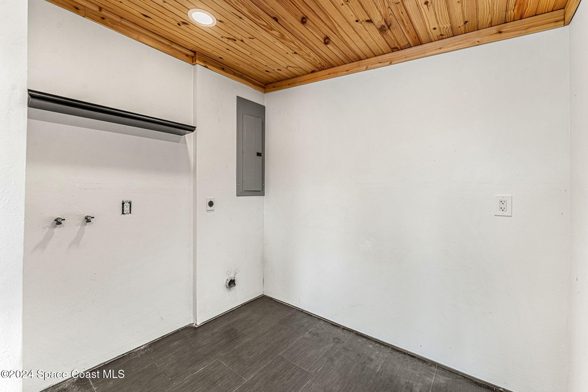 5120 Sutton Avenue Melbourne, FL 32904 - Photo 20 of 38 a view of an empty room