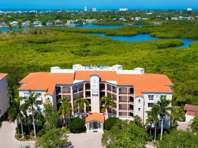$675,000 | 5420 Eagles Point Circle, Unit 106, Sarasota, FL 34231