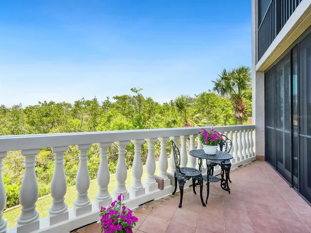 $675,000 | 5420 Eagles Point Circle, Unit 106, Sarasota, FL 34231
