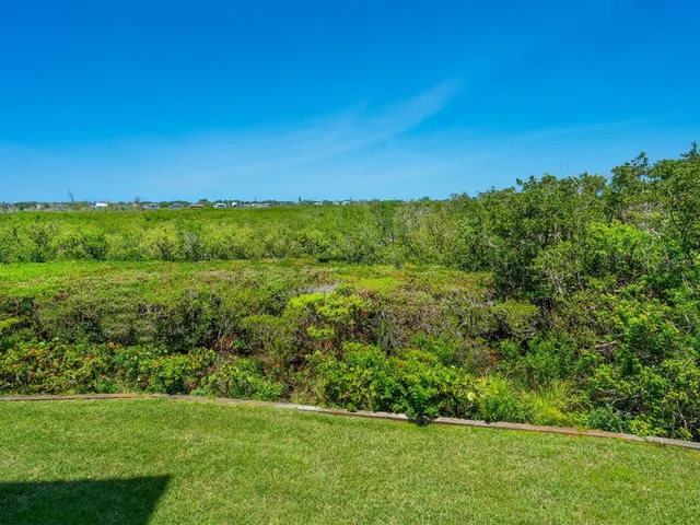 $675,000 | 5420 Eagles Point Circle, Unit 106, Sarasota, FL 34231