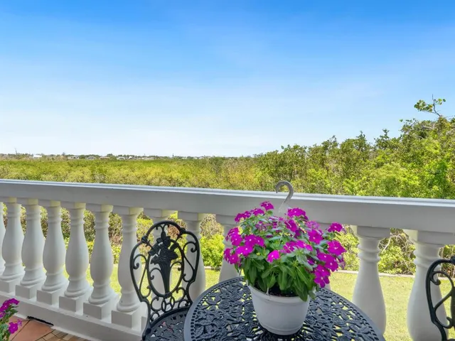 $675,000 | 5420 Eagles Point Circle, Unit 106, Sarasota, FL 34231