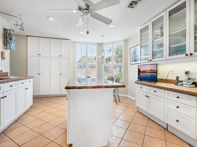 $675,000 | 5420 Eagles Point Circle, Unit 106, Sarasota, FL 34231