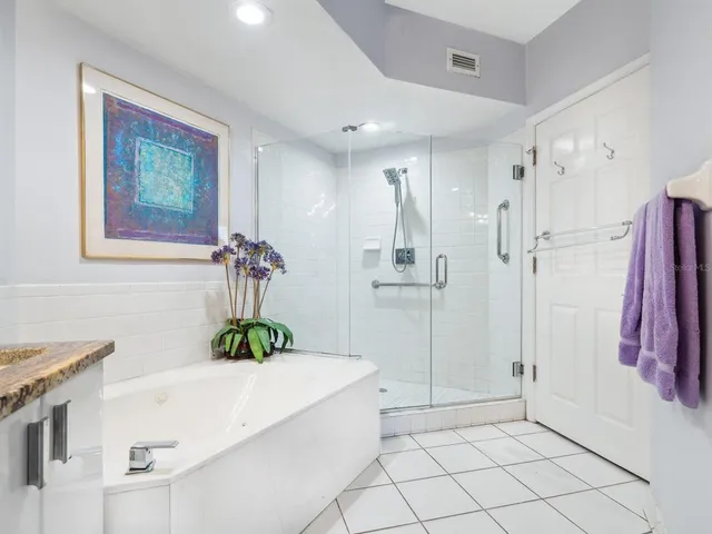 $675,000 | 5420 Eagles Point Circle, Unit 106, Sarasota, FL 34231