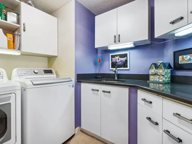 $675,000 | 5420 Eagles Point Circle, Unit 106, Sarasota, FL 34231