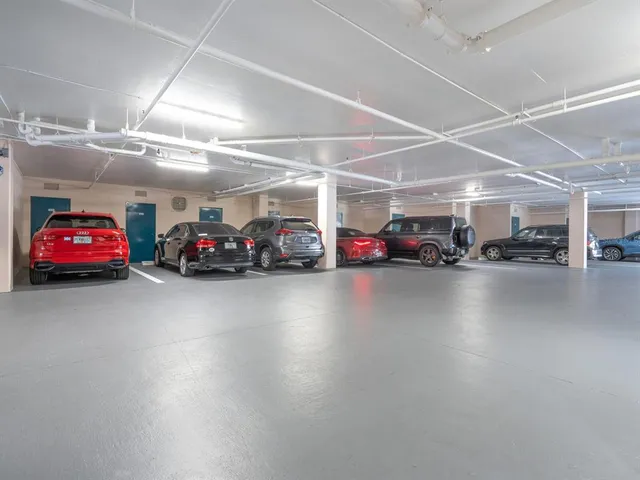 $675,000 | 5420 Eagles Point Circle, Unit 106, Sarasota, FL 34231