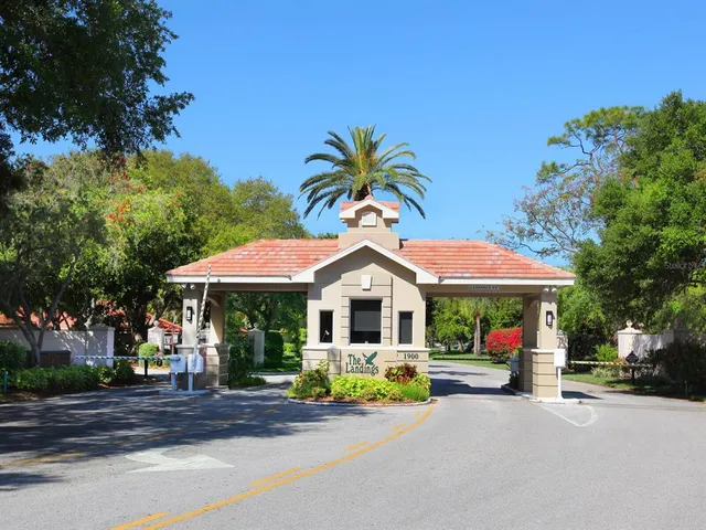 $675,000 | 5420 Eagles Point Circle, Unit 106, Sarasota, FL 34231