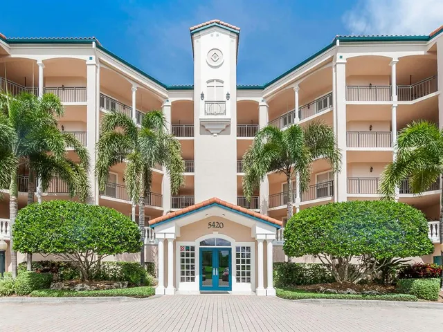 $675,000 | 5420 Eagles Point Circle, Unit 106, Sarasota, FL 34231