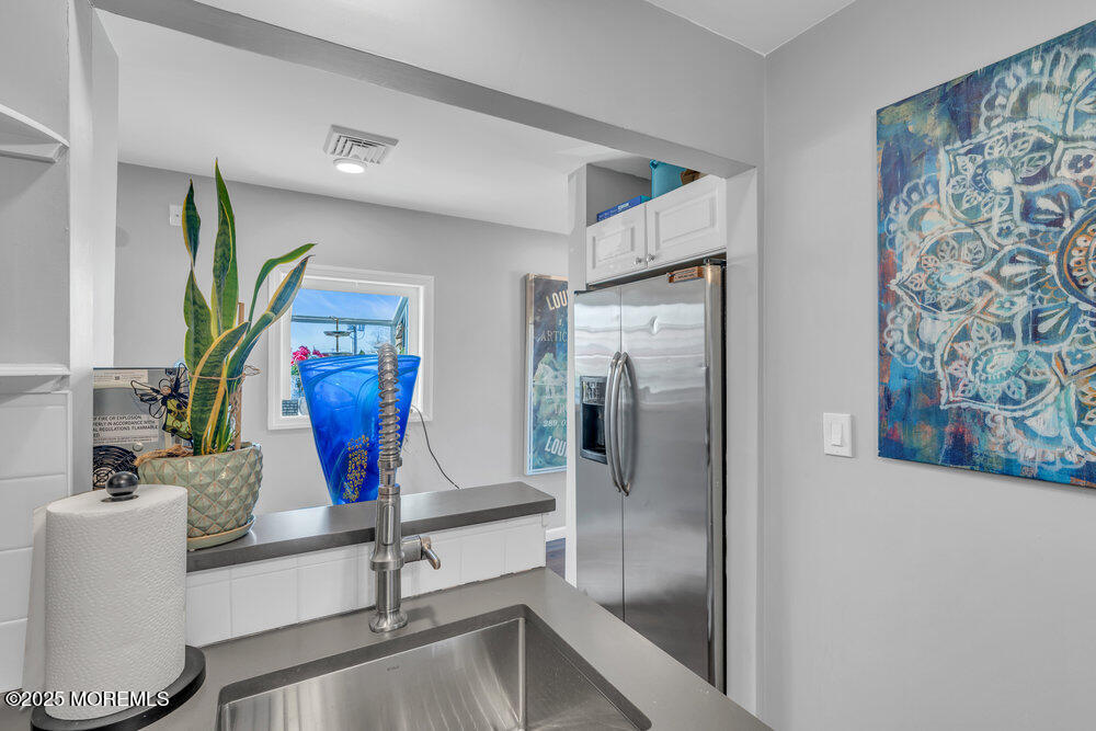 19 Gravelly Point Road Highlands, NJ 07732 - Photo 16 of 44 a view of a living room