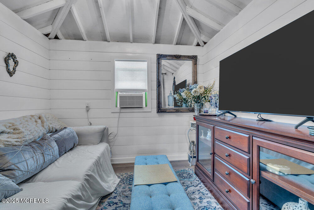 19 Gravelly Point Road Highlands, NJ 07732 - Photo 39 of 44 a living room with furniture
