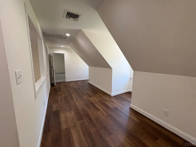 a view of empty room with window