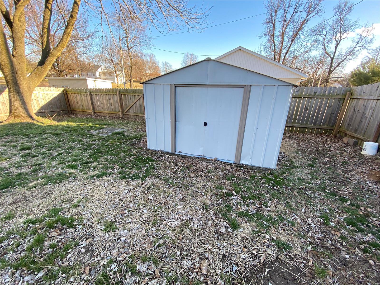 210 Koenigsmark Avenue Waterloo, IL 62298 - Photo 31 of 38