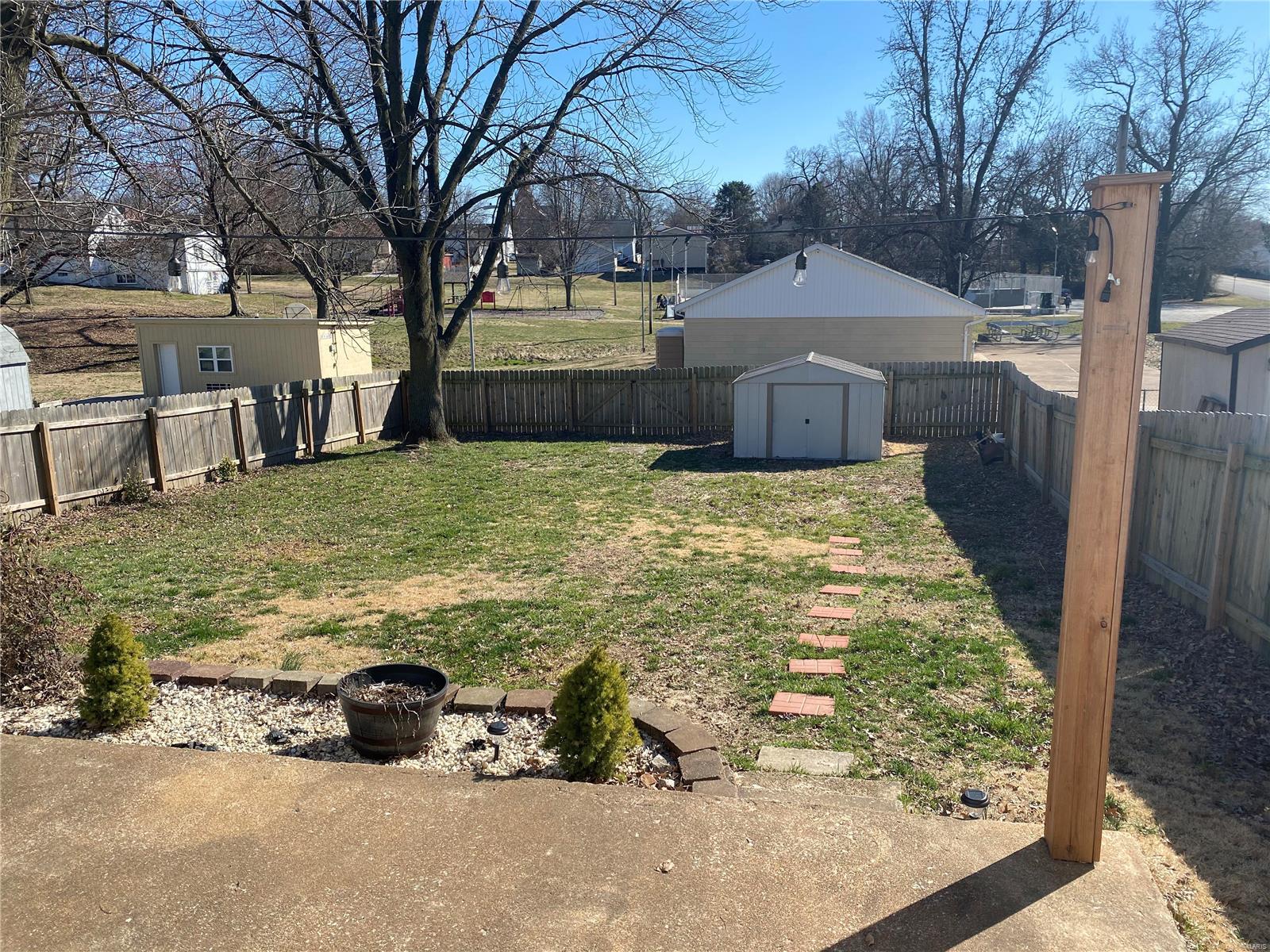 210 Koenigsmark Avenue Waterloo, IL 62298 - Photo 36 of 38