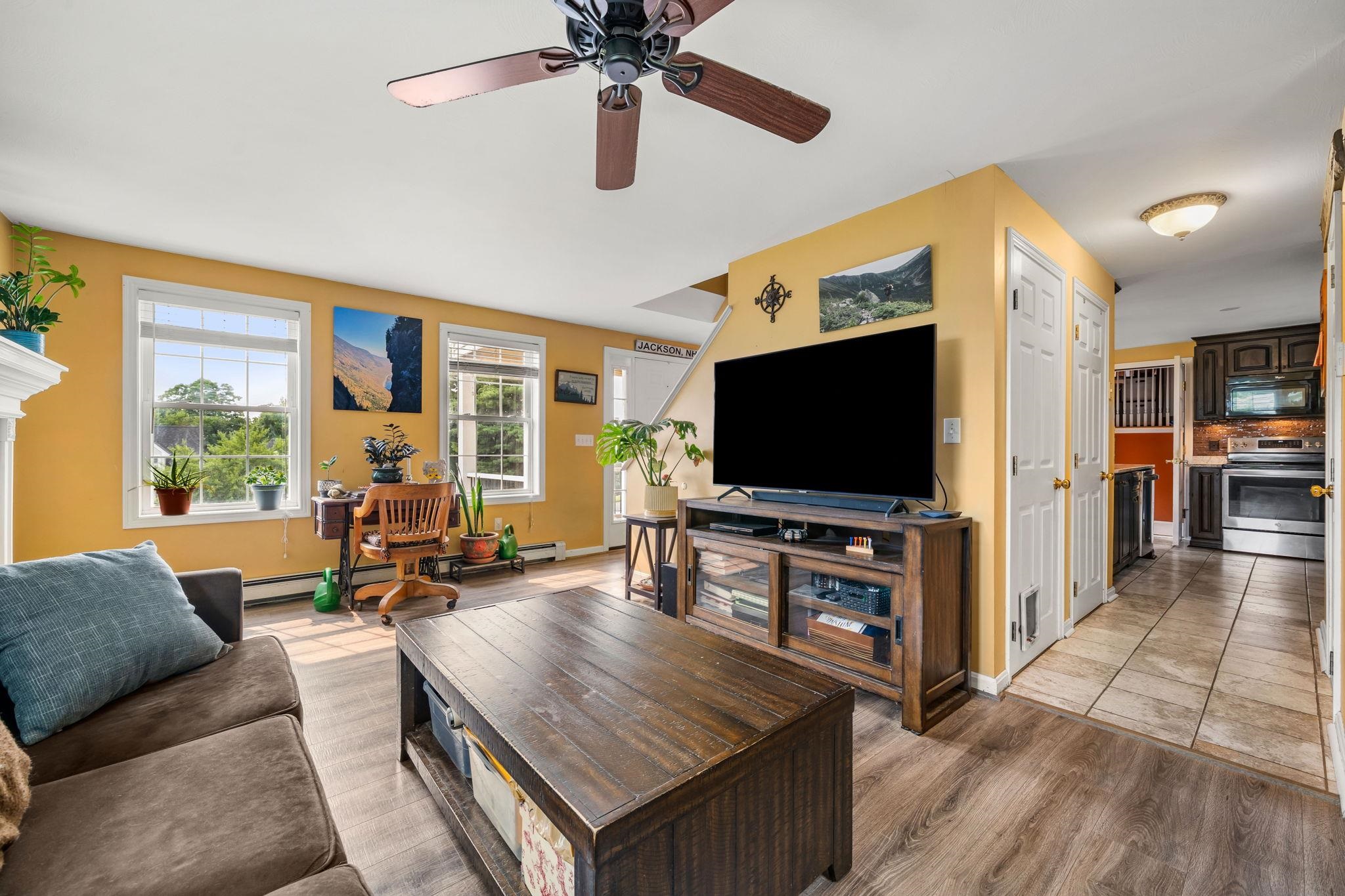 4 Squamscott Avenue Derry, NH 03038 - Photo 8 of 23