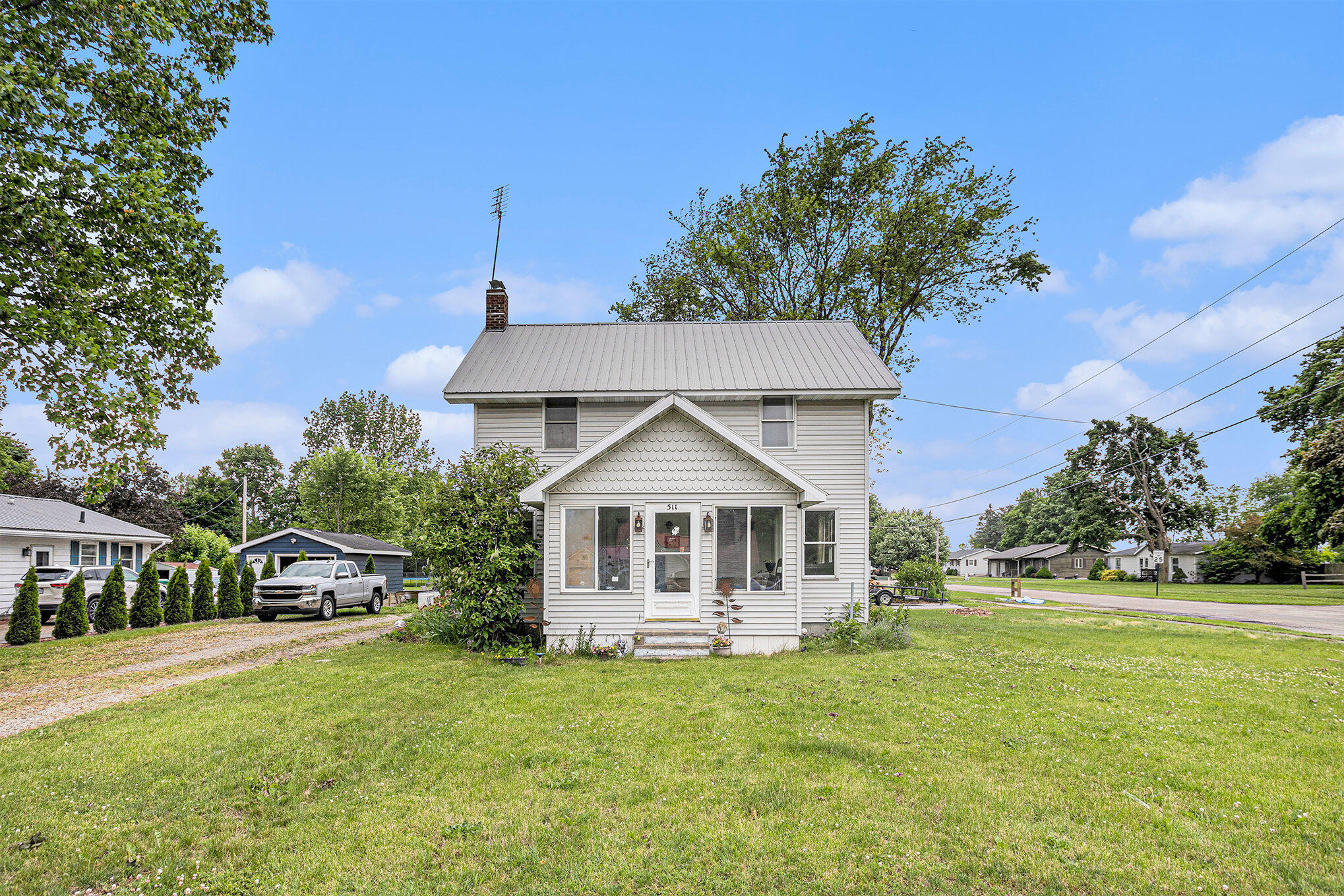 511 East Chicago Road White Pigeon, MI 49099 - Photo 1 of 21 Front Yard