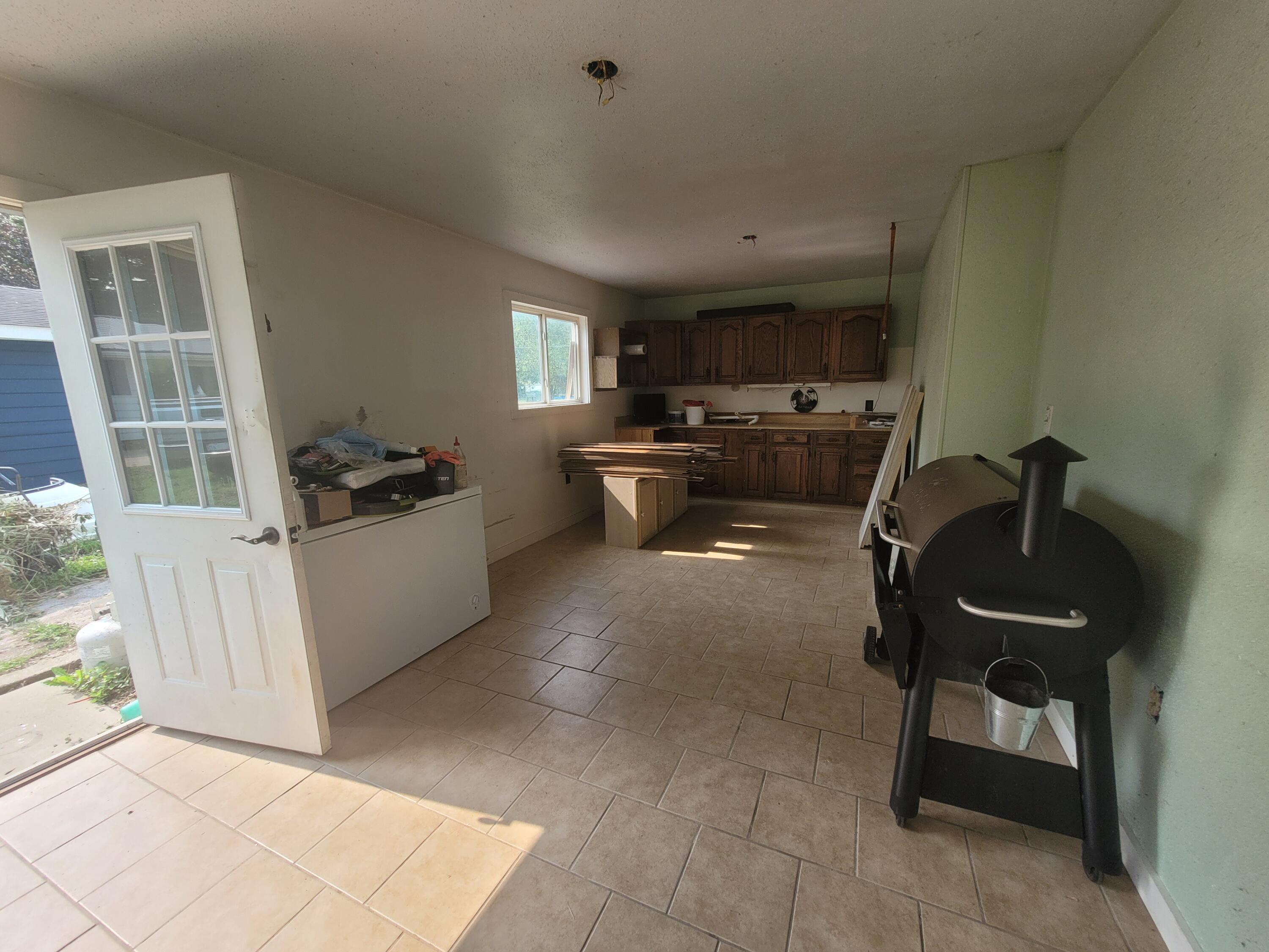 511 East Chicago Road White Pigeon, MI 49099 - Photo 19 of 21 Garage Room