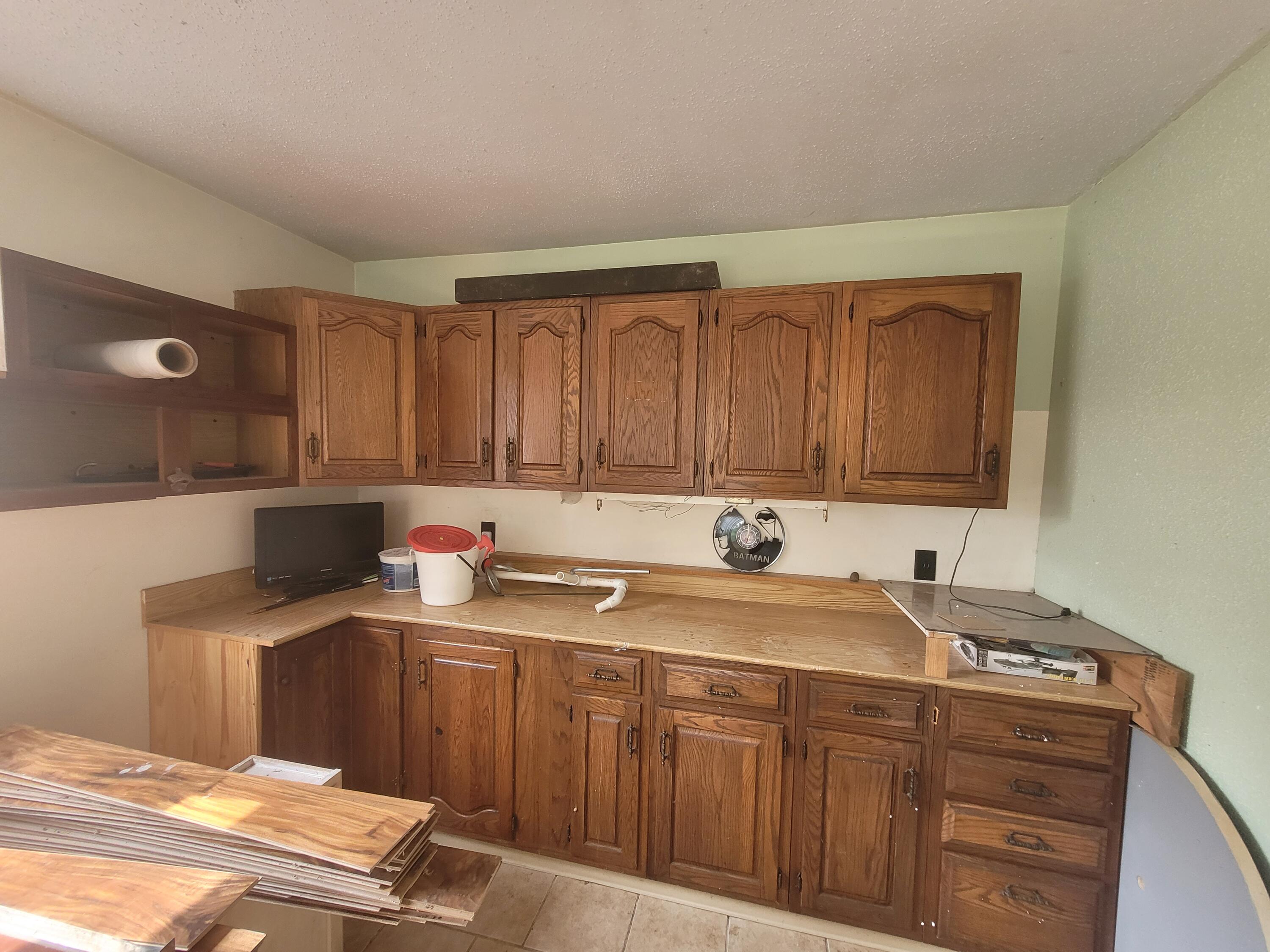 511 East Chicago Road White Pigeon, MI 49099 - Photo 20 of 21 Garage Room