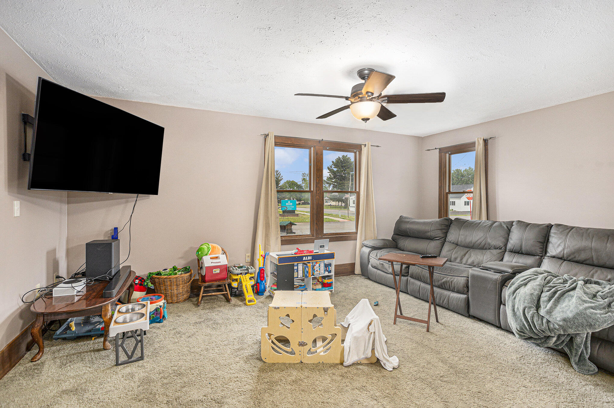 511 East Chicago Road White Pigeon, MI 49099 - Photo 7 of 21 Living