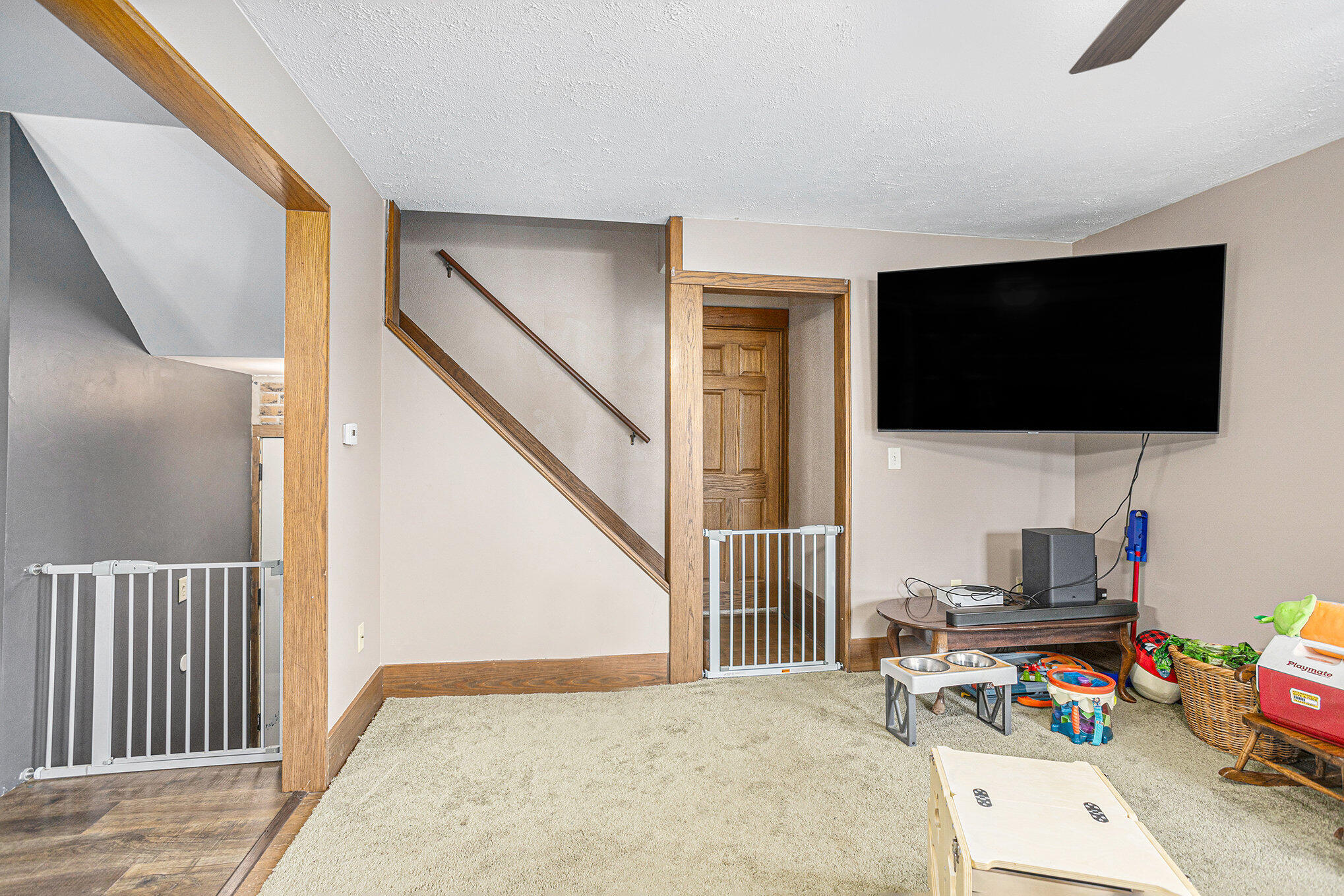 511 East Chicago Road White Pigeon, MI 49099 - Photo 8 of 21 Living Room