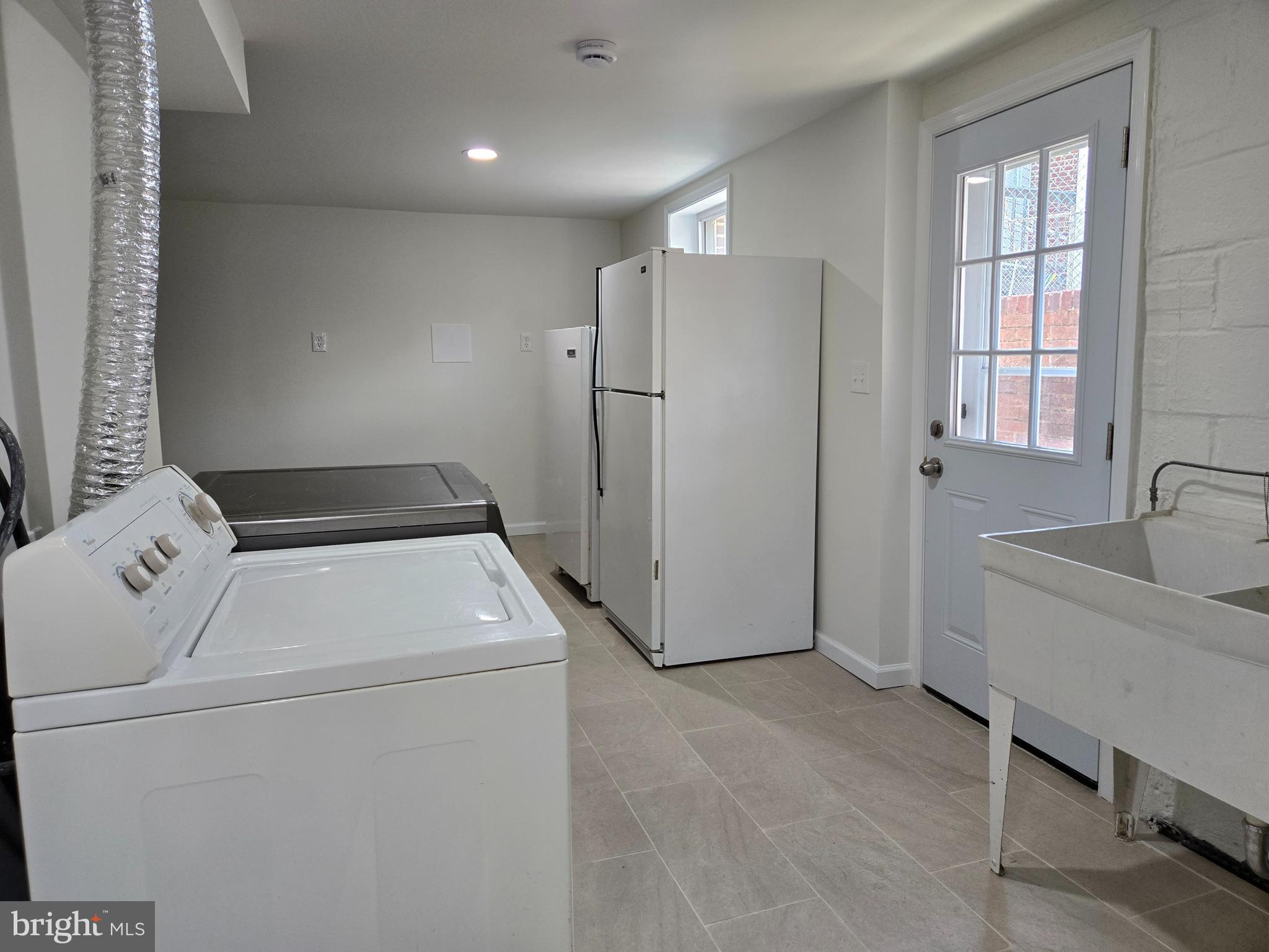 10500 Glenhaven Drive Silver Spring, MD 20902 - Photo 17 of 21 a utility room with dryer and washer