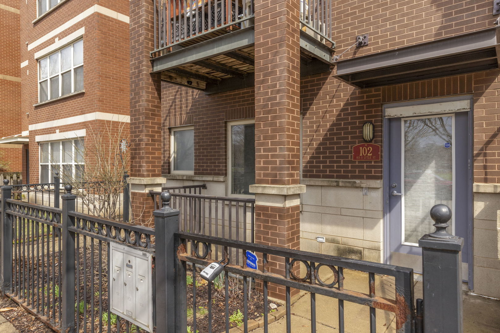 915 South Lytle Street, Unit 102 Chicago, IL 60607 - Photo 2 of 17
