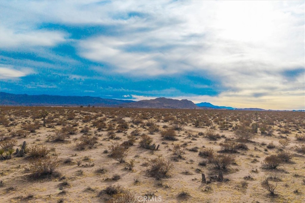 62155 Moonlight Mesa Street Joshua Tree, CA 92252 - Photo 5 of 29 a view of city and mountain